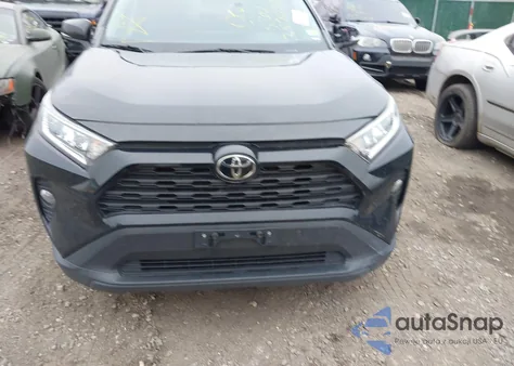 2021 Toyota Rav4 Xle z USA, uszkodzony, nr VIN 2T3P1RFV1MW207579